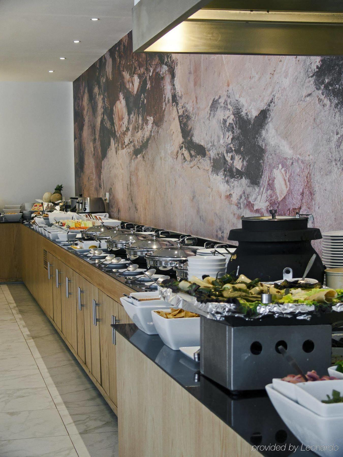 Fiesta Inn Leon Restoran foto